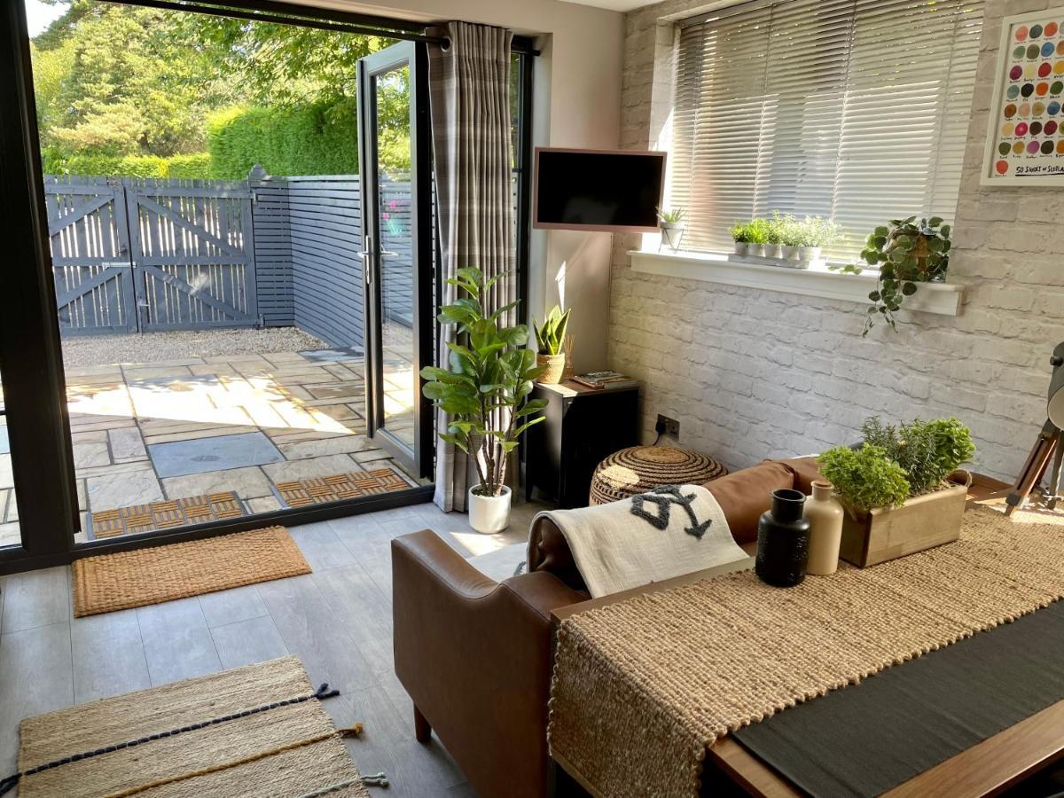 פורט ויליאם Stylish, Central Studio With Kitchen & Large Deck מראה חיצוני תמונה