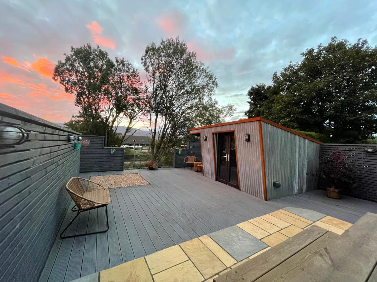 פורט ויליאם Stylish, Central Studio With Kitchen & Large Deck מראה חיצוני תמונה